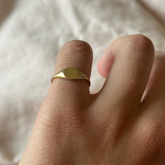Jewelry - 10k Solid Yellow Gold Signet Ring